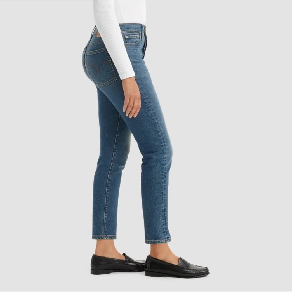 Levi's Wedgie Straight Denim Jeans - Picture 2 of 11